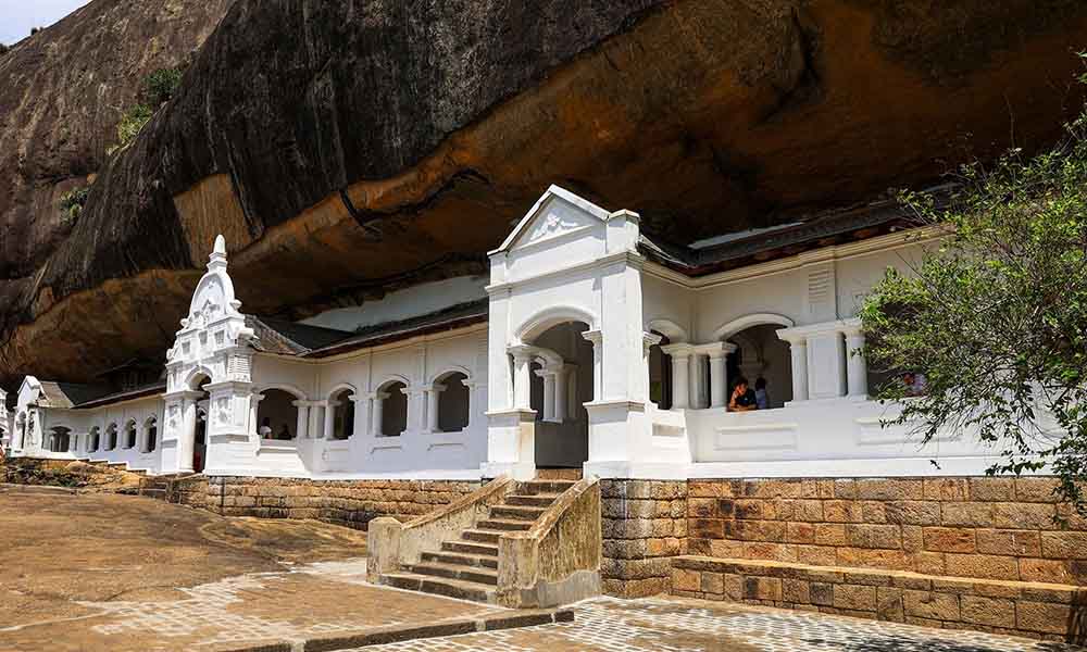 Explore monasteries in sri lanka Sri Lanka monasteries, dambulla cave temple