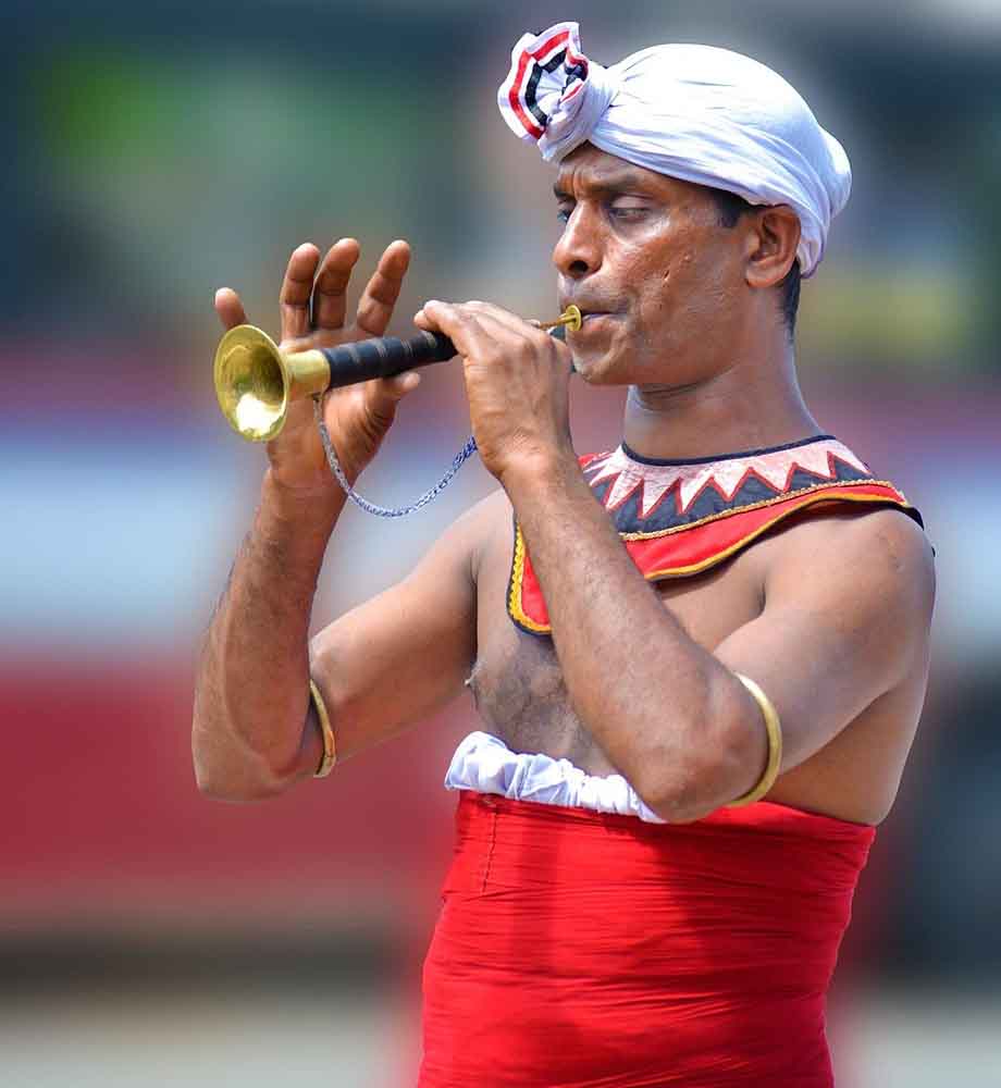 traditional trumput player in sri lanka
