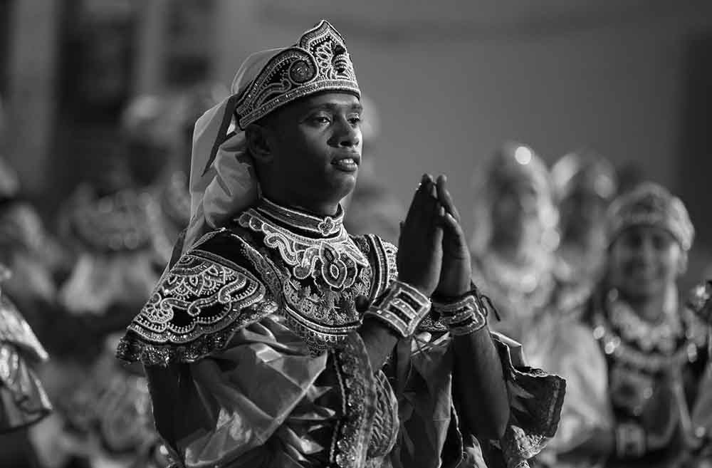 sri lankan traditional dancers 