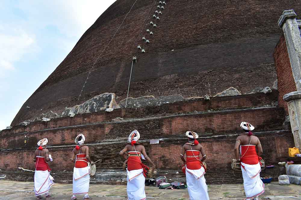 traditional drimmers performing